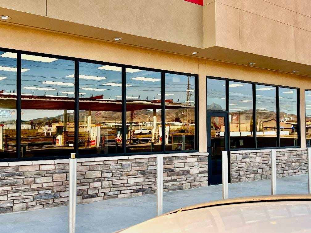 Picture of cleaned windows on the recently built Circle K building located in kingman arizona